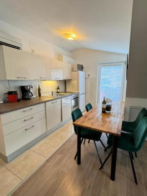 Modern, spacious with free car parking